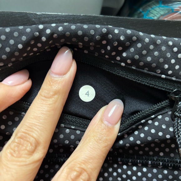 Lululemon Pace Tight Full-On Luxtreme Lights Out
Black Ravish Reptile Silver - Picture 10 of 11